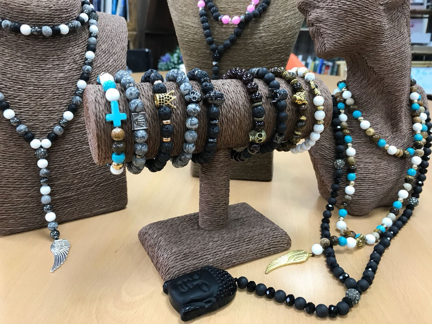 Pulseira de Pedras Preciosas - Hamsa Dourado e Pedra Branca